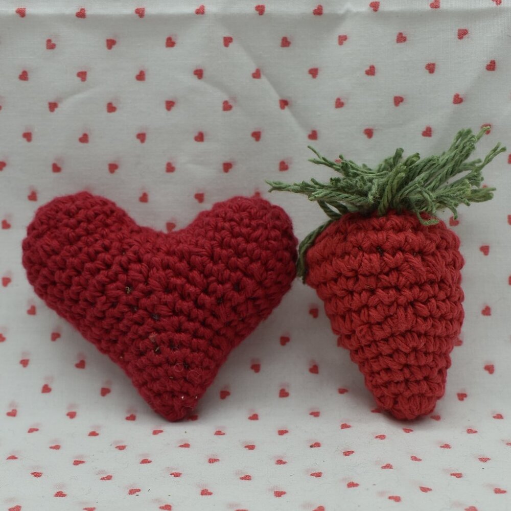 Crochet Catnip Valenties Day Cat Toys Strawberry and Heart Bundle HAND CRAFTED - Picture 6 of 6